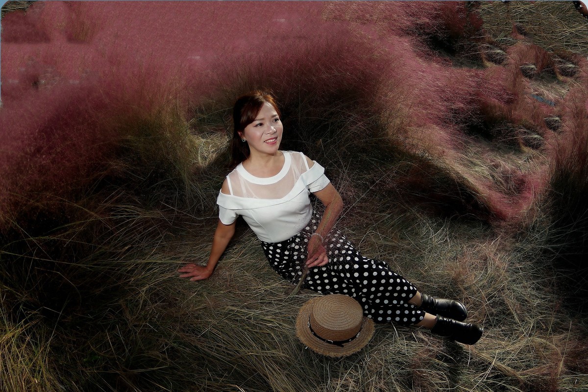 环境人像外拍--粉黛草从中的好闺蜜！