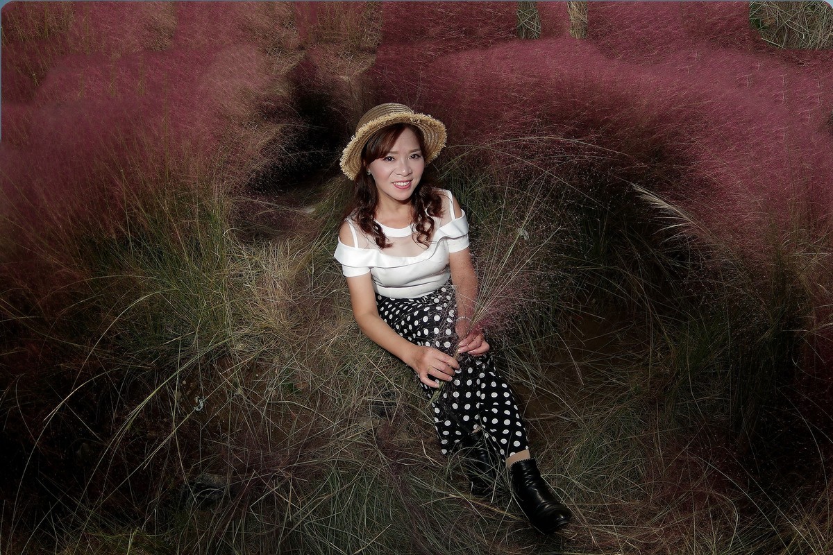 环境人像外拍--粉黛草从中的好闺蜜！