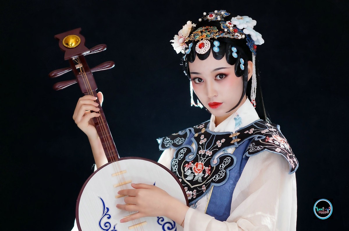 【醉兰亭·琴韵】---晓玲