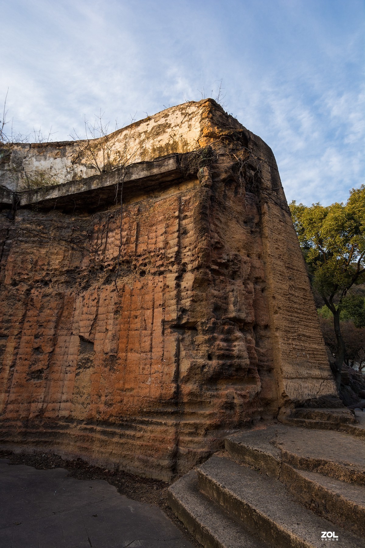 镇海口海防遗址安远炮台上