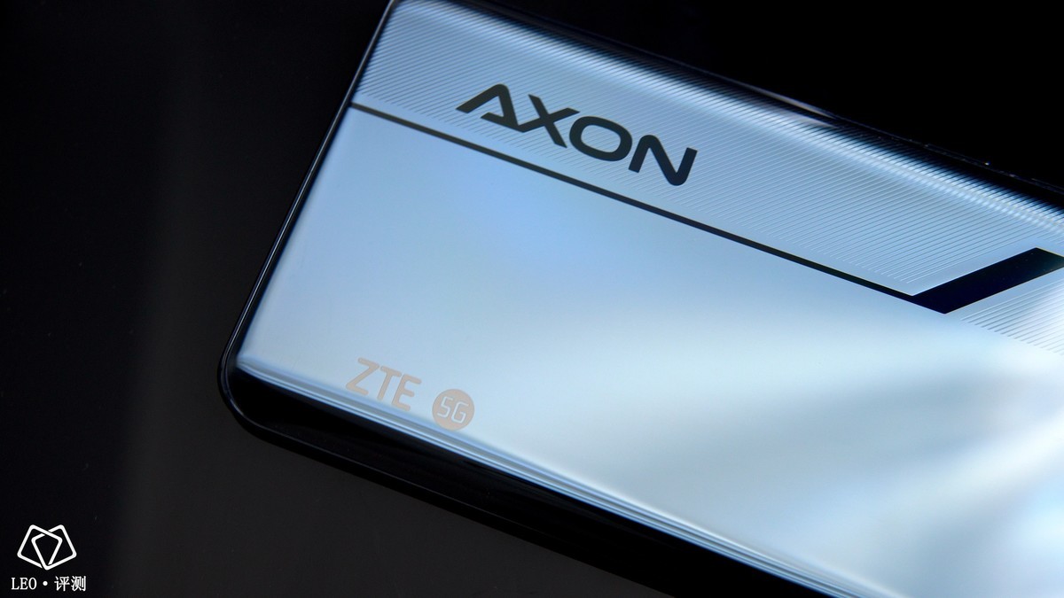 中兴Axon30 5G 屏下版：性价比之最，这次是真的全面屏了!