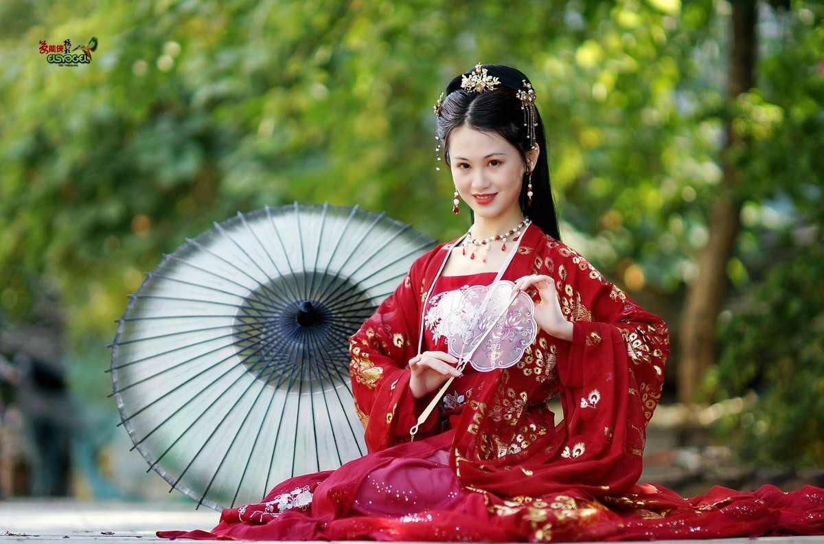 【大年三十之古装少女】--- 梓君