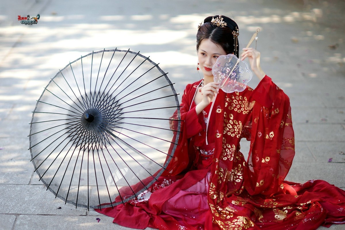 【大年三十之古装少女】--- 梓君