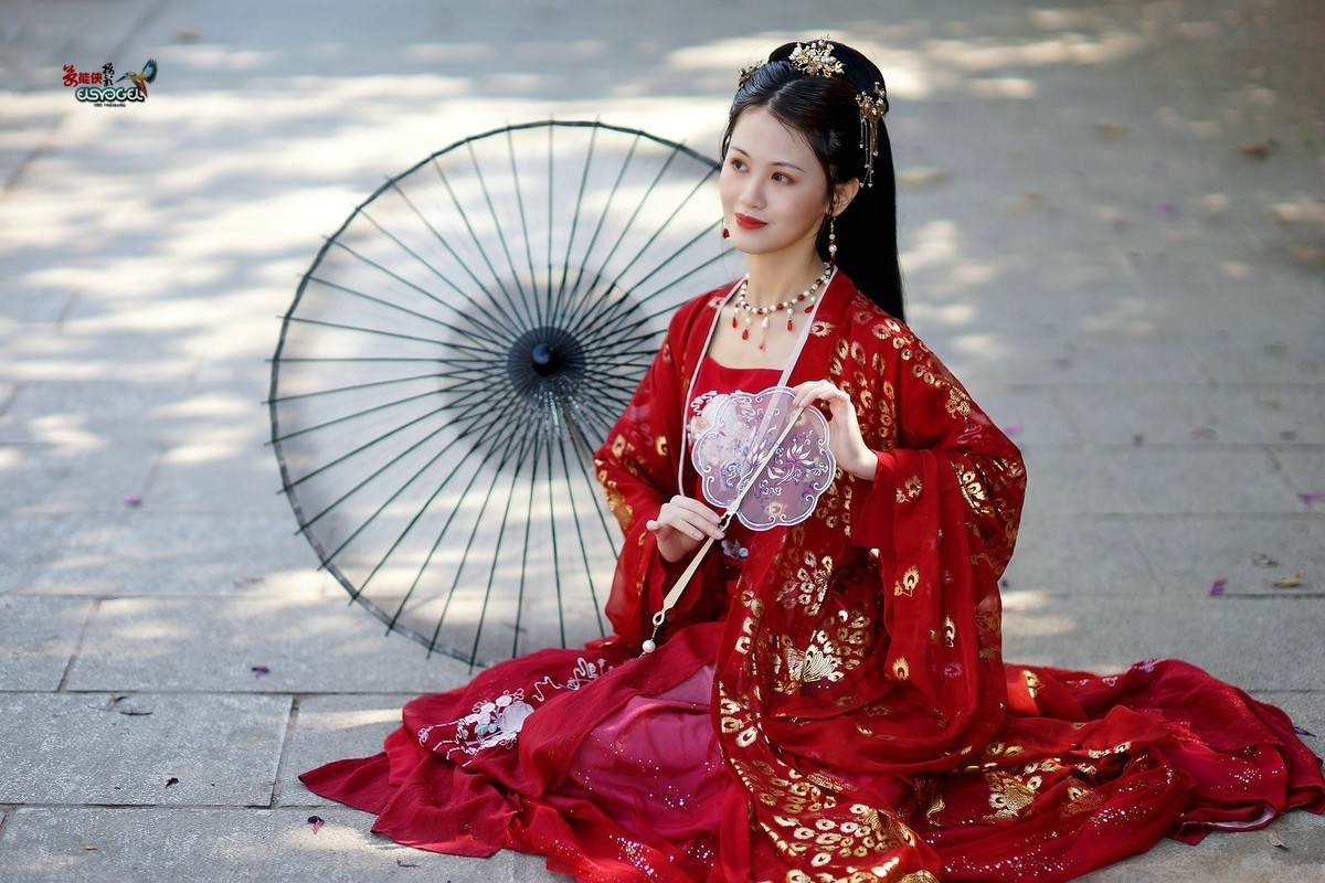 【大年三十之古装少女】--- 梓君