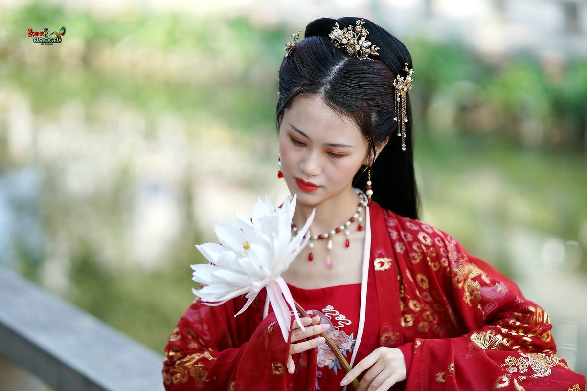 【大年三十之古装少女】--- 梓君