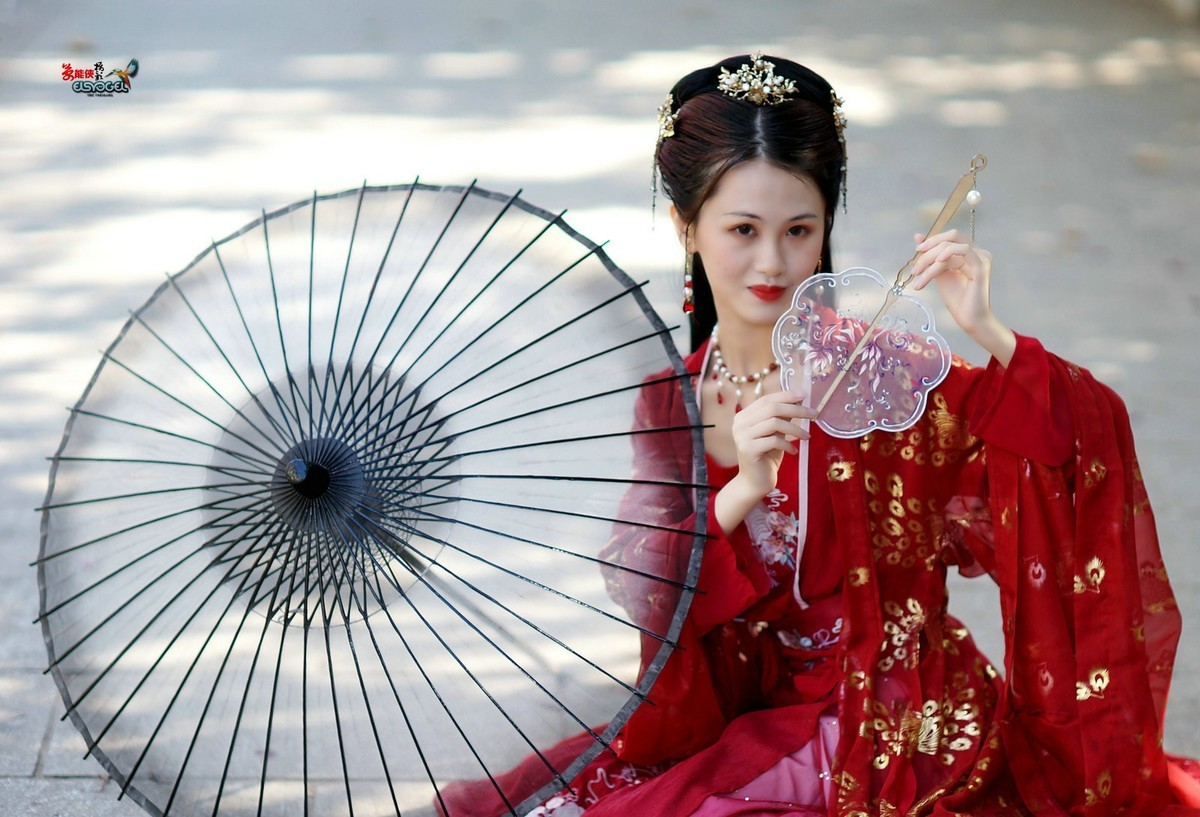 【大年三十之古装少女】--- 梓君