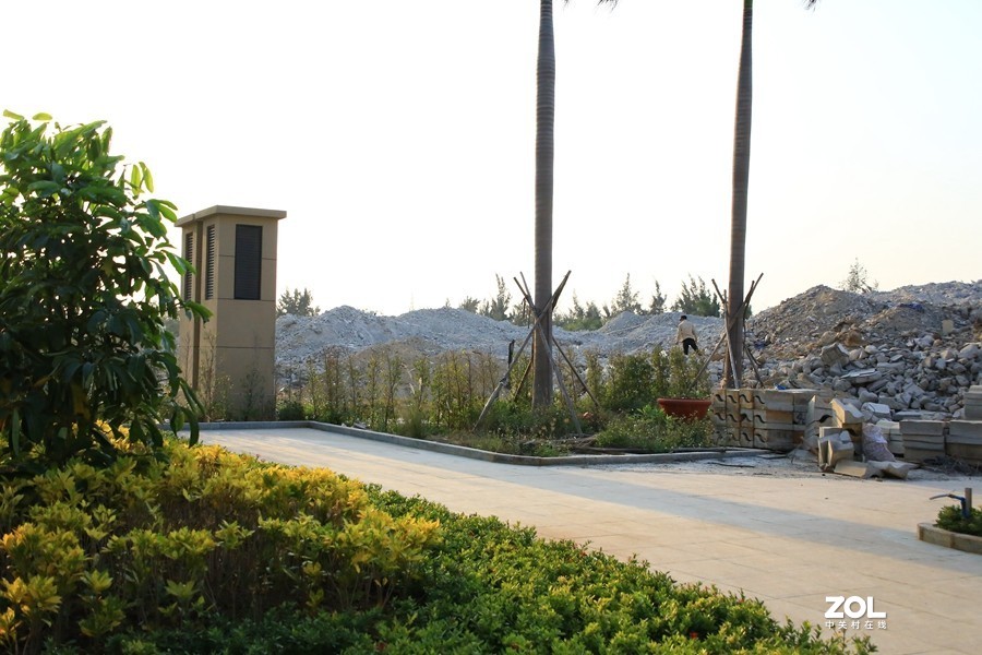 108【寿星老海南游摄日记】20.12.29海南临髙长島蓝湾被强拆掉的三座海景楼房殘殘垣