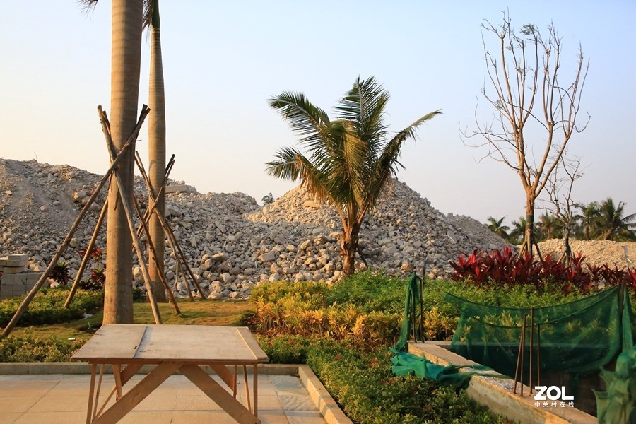 108【寿星老海南游摄日记】20.12.29海南临髙长島蓝湾被强拆掉的三座海景楼房殘殘垣