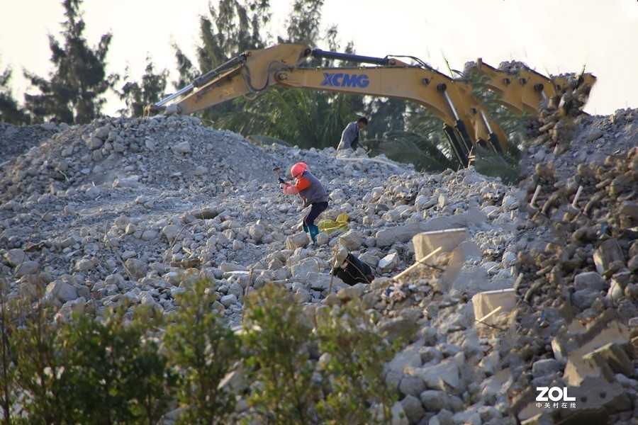 108【寿星老海南游摄日记】20.12.29海南临髙长島蓝湾被强拆掉的三座海景楼房殘殘垣