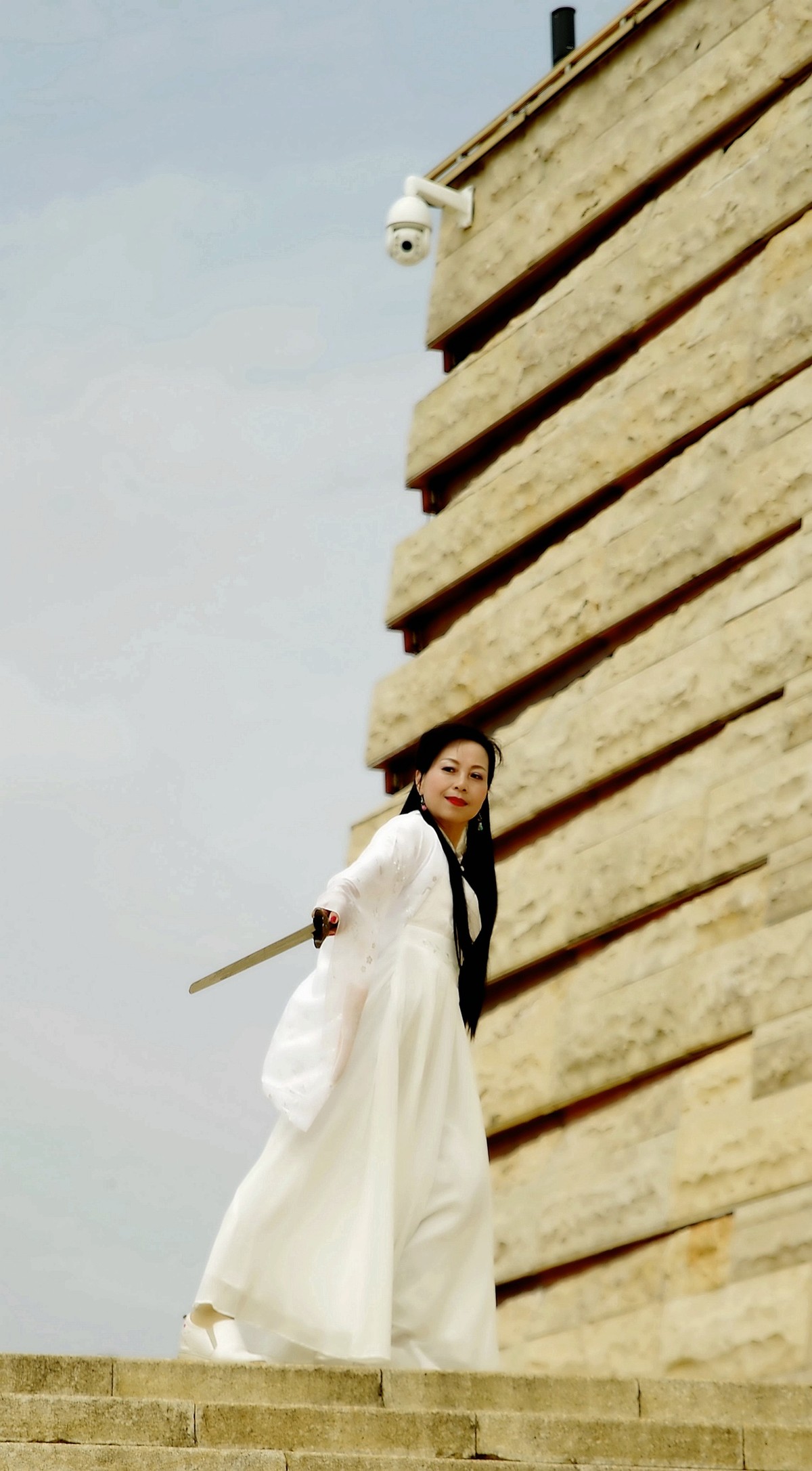 环境人像外拍---盘龙城城墙上的”侠女“！