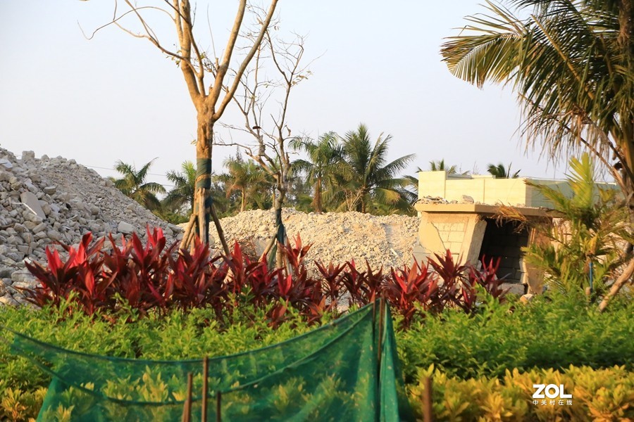 108【寿星老海南游摄日记】20.12.29海南临髙长島蓝湾被强拆掉的三座海景楼房殘殘垣