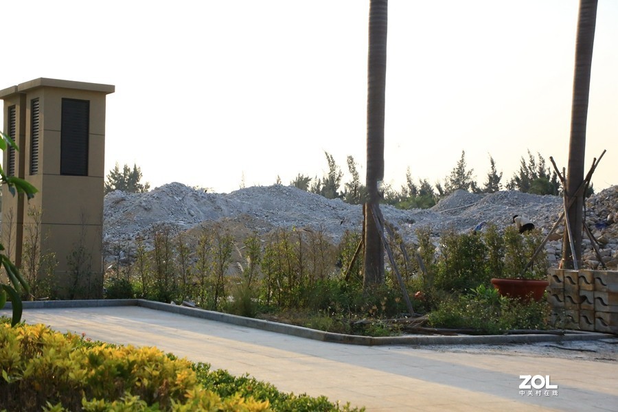 108【寿星老海南游摄日记】20.12.29海南临髙长島蓝湾被强拆掉的三座海景楼房殘殘垣