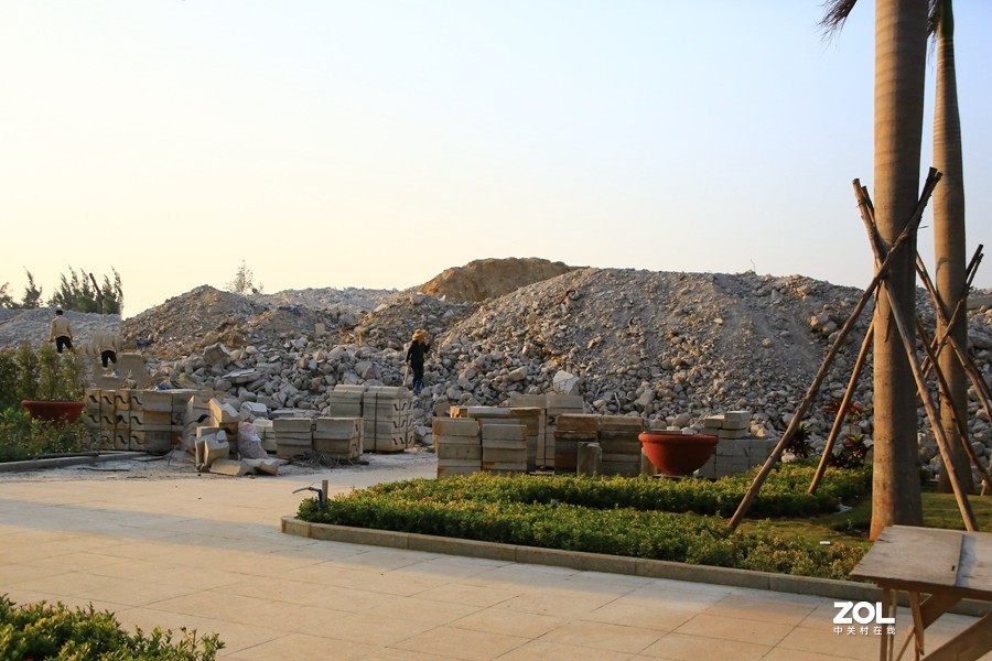 108【寿星老海南游摄日记】20.12.29海南临髙长島蓝湾被强拆掉的三座海景楼房殘殘垣