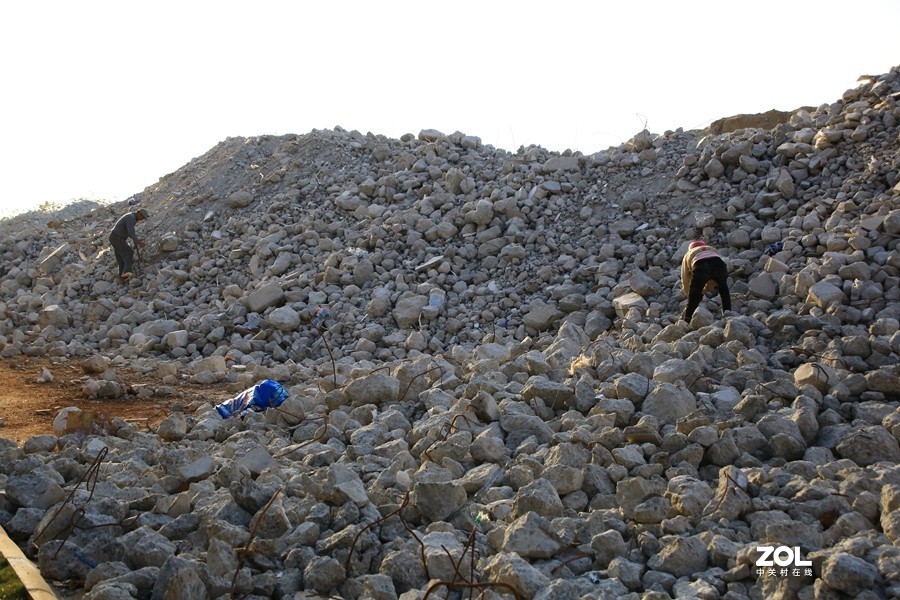 108【寿星老海南游摄日记】20.12.29海南临髙长島蓝湾被强拆掉的三座海景楼房殘殘垣