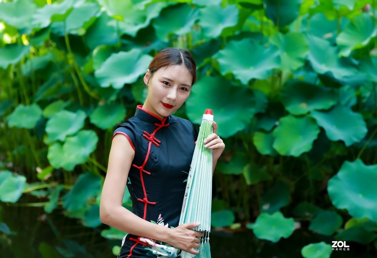 穿旗袍的女孩