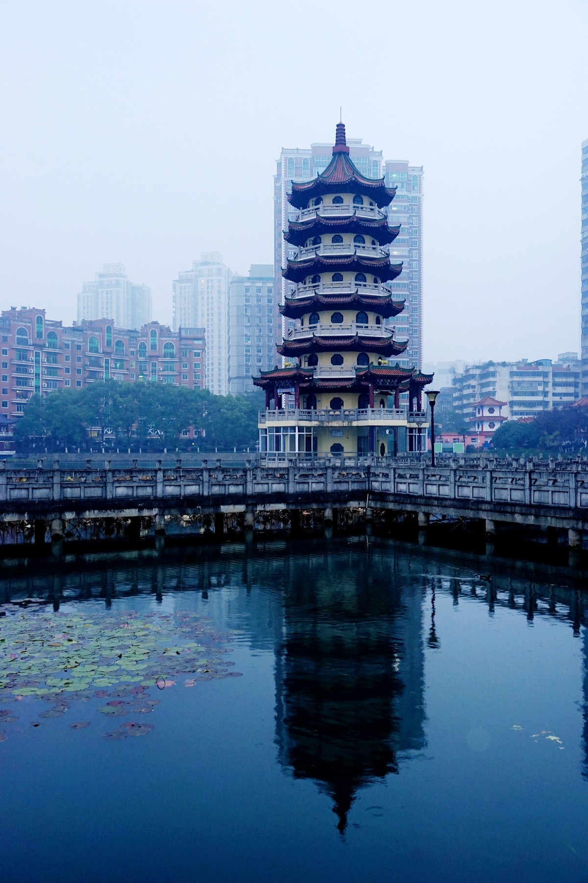 武汉印象---雨中的宝岛公园！