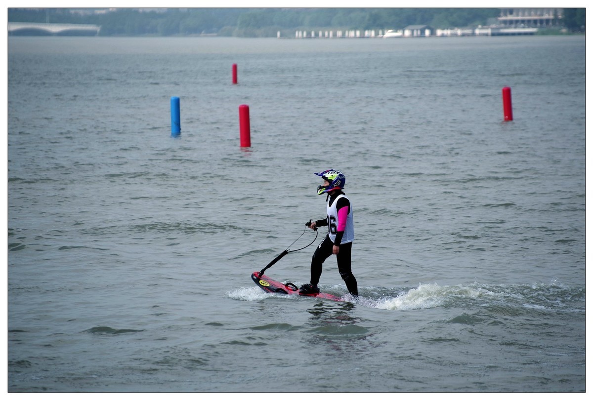 江苏省宜兴市10月份组织的电动冲浪板大赛 宾得K12拍摄