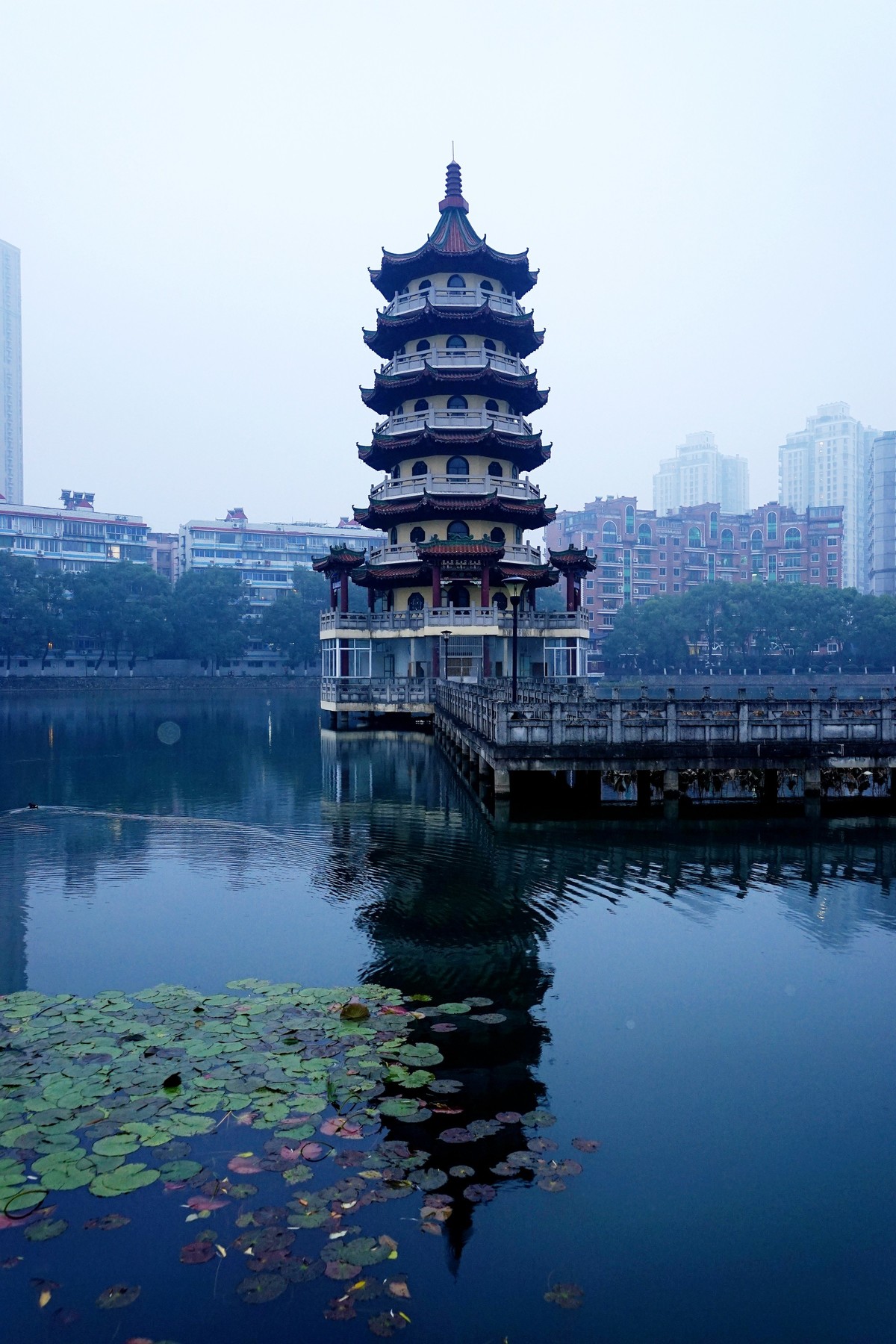 武汉印象---雨中的宝岛公园！