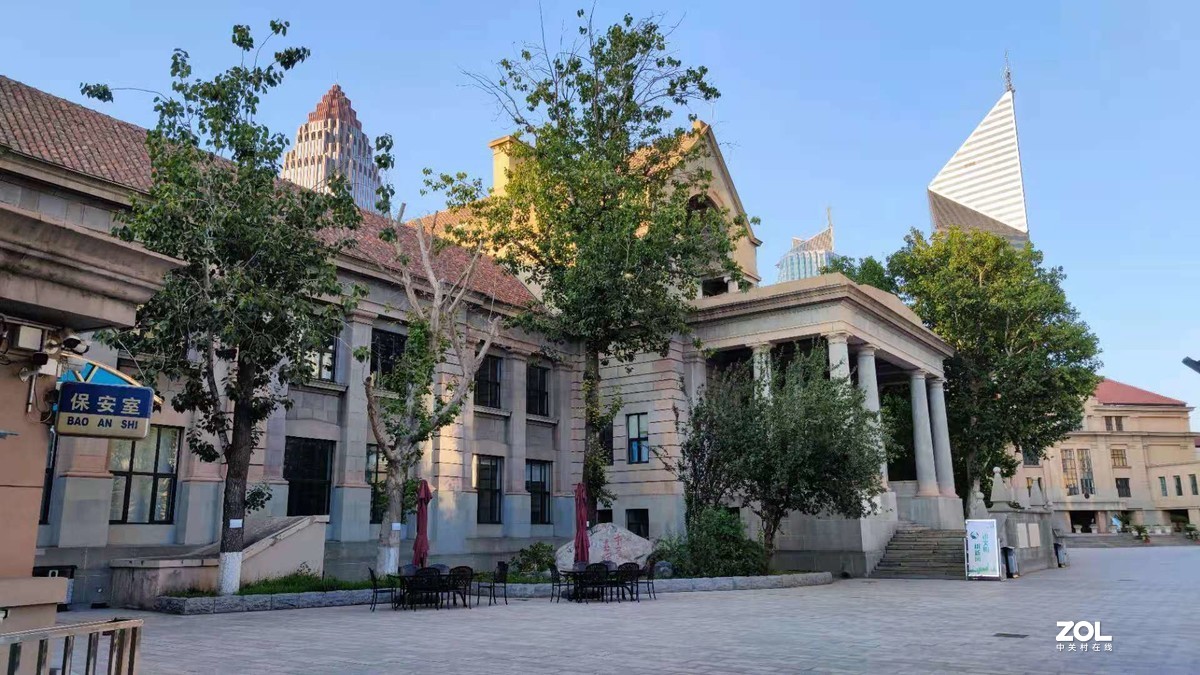 小米11拍照已经不错，照片大小所限，有压缩，比荣耀的色彩稍差，但可以用