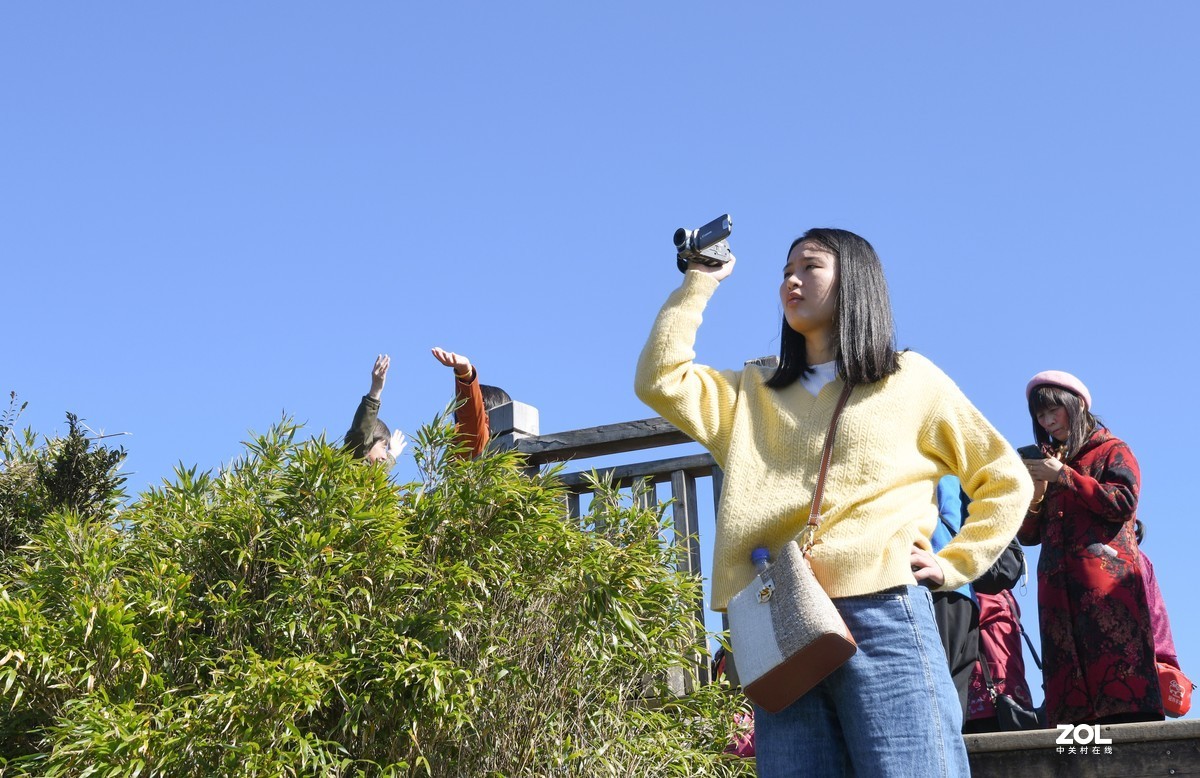 三清山上的美丽风景，可惜万里无云，旅游想要满意的光影可能是传说中的梦想。）