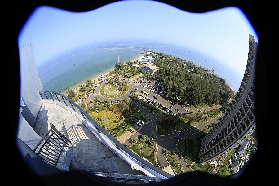 216【寿星老海南游摄日记】21.02.15在海景最高层，仰、平、俯三种角度，鱼眼镜下的解