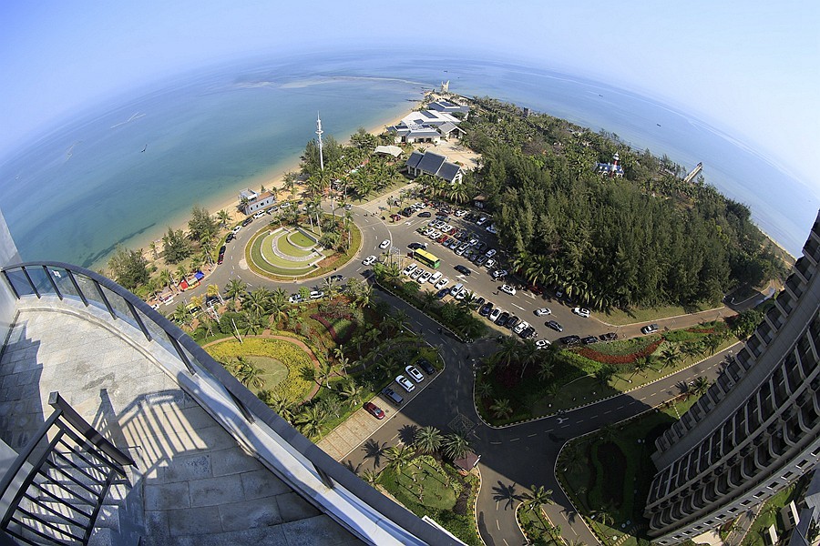 216【寿星老海南游摄日记】21.02.15在海景最高层，仰、平、俯三种角度，鱼眼镜下的解