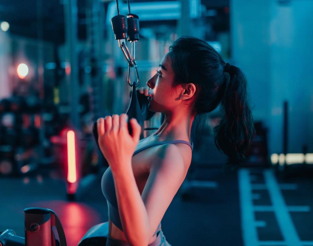 健身中的性感美女