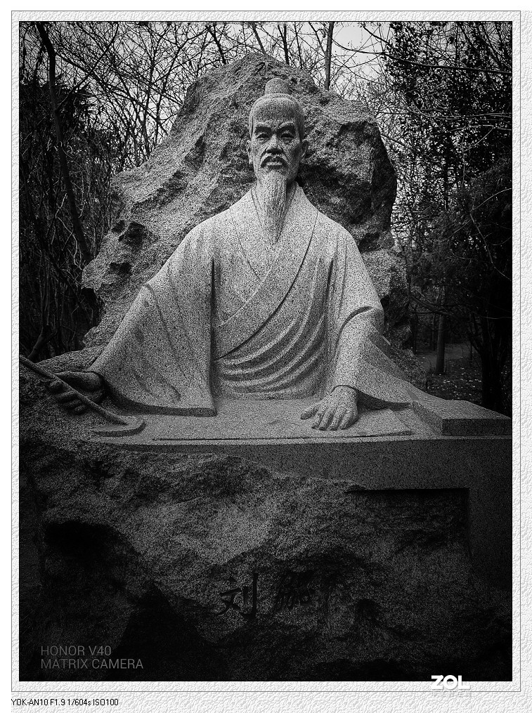 手机扫街片《观海景的游人》还有《蔷薇花》还有什么来？？？看看里边再说吧！哈哈