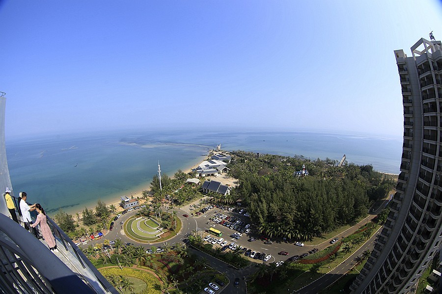 216【寿星老海南游摄日记】21.02.15在海景最高层，仰、平、俯三种角度，鱼眼镜下的解