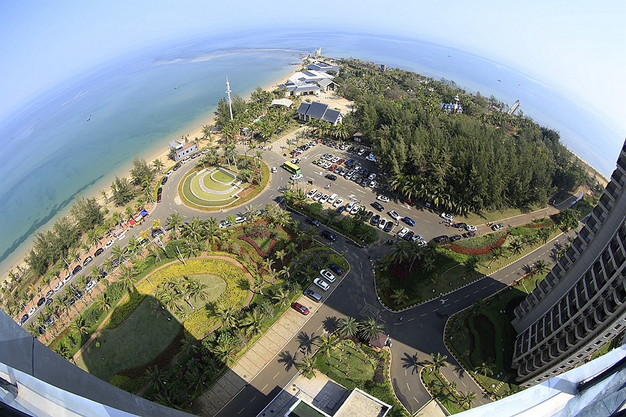 216【寿星老海南游摄日记】21.02.15在海景最高层，仰、平、俯三种角度，鱼眼镜下的解