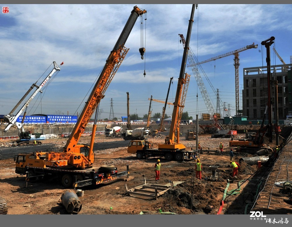 【手机随拍】繁忙的建筑工地