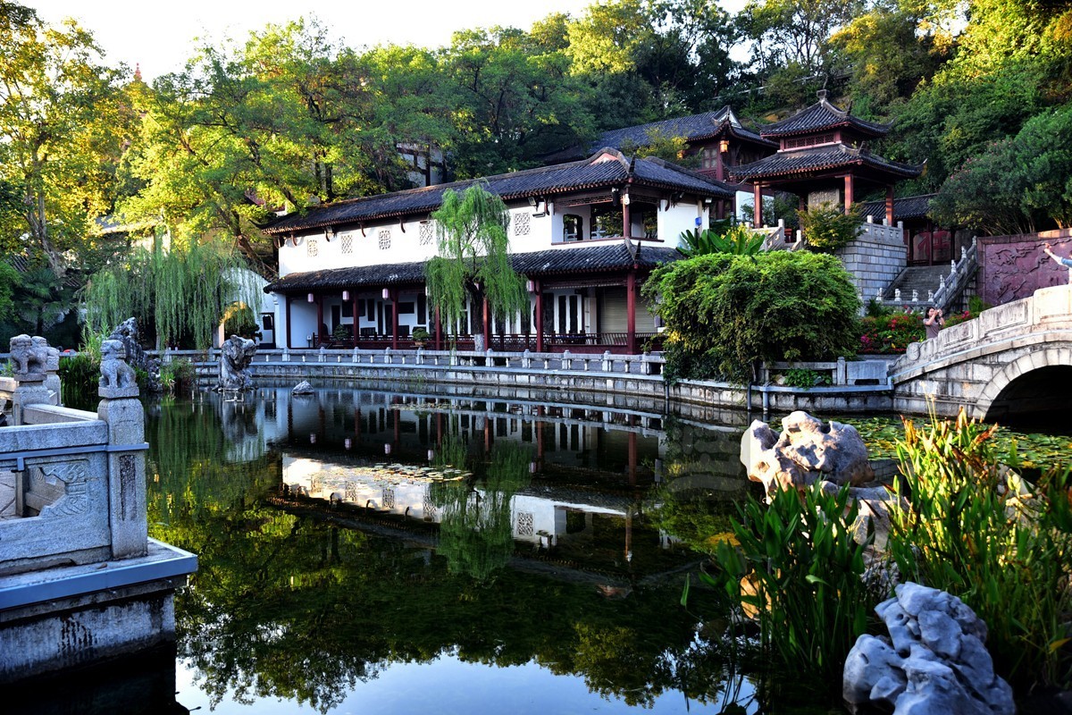 【家乡美】满园青郁夕照红——武汉随笔