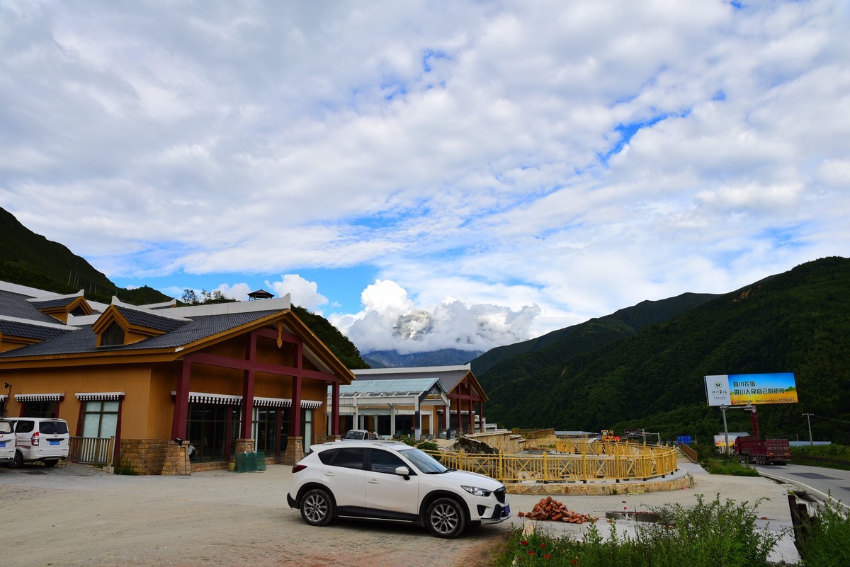 玉顶雪山（D750+腾龙24-70一代）