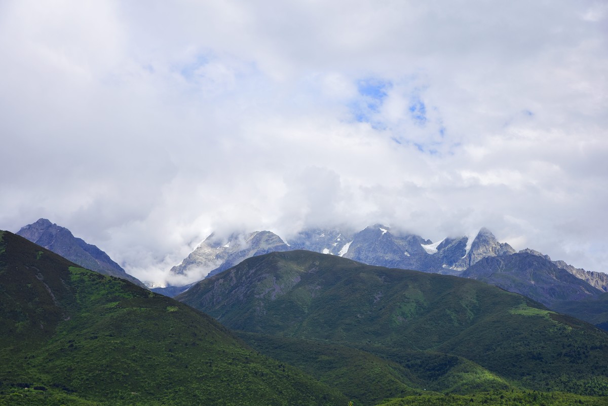 玉顶雪山（D750+腾龙24-70一代）