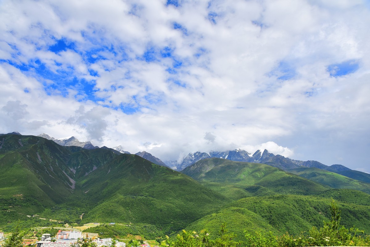 玉顶雪山（D750+腾龙24-70一代）