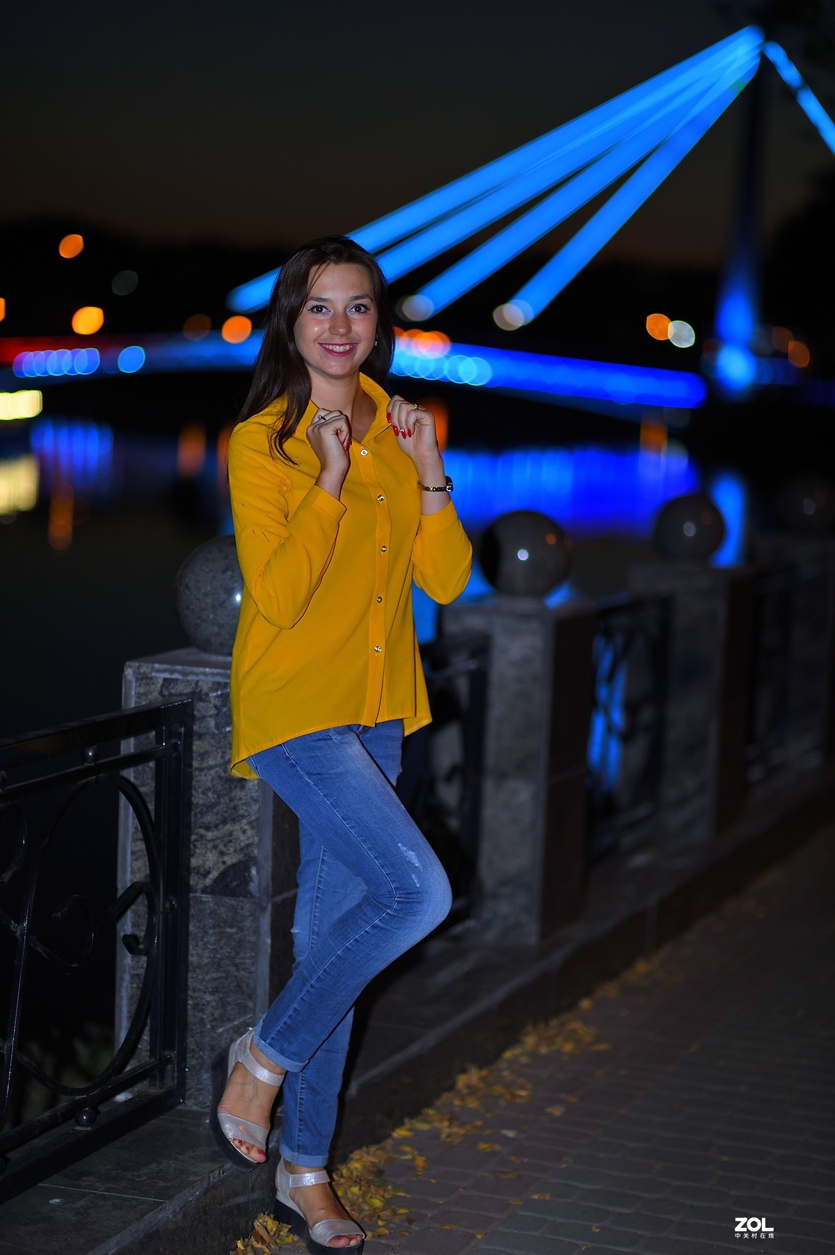 成熟女孩贰夜拍闪光灯