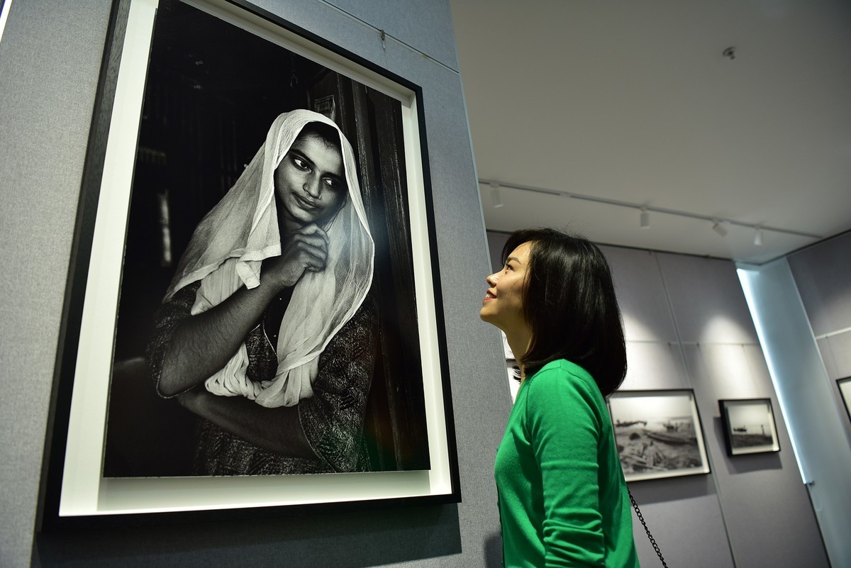 解海龙领衔“中国摄影家眼中的孟加拉”大型摄影展昨天下午在石景山文化中心8楼大厅隆重开幕