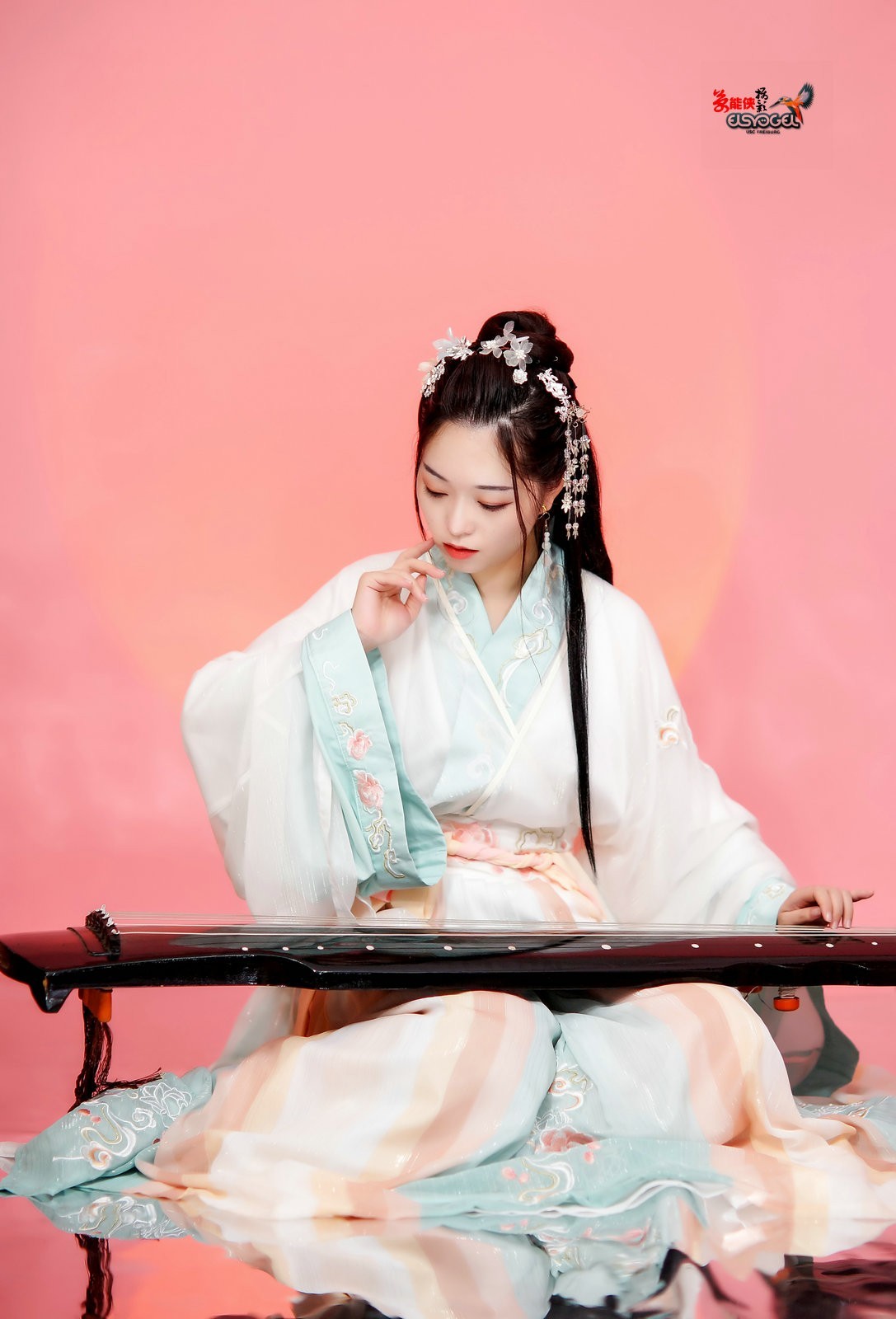 醉兰亭古琴美女怡宝