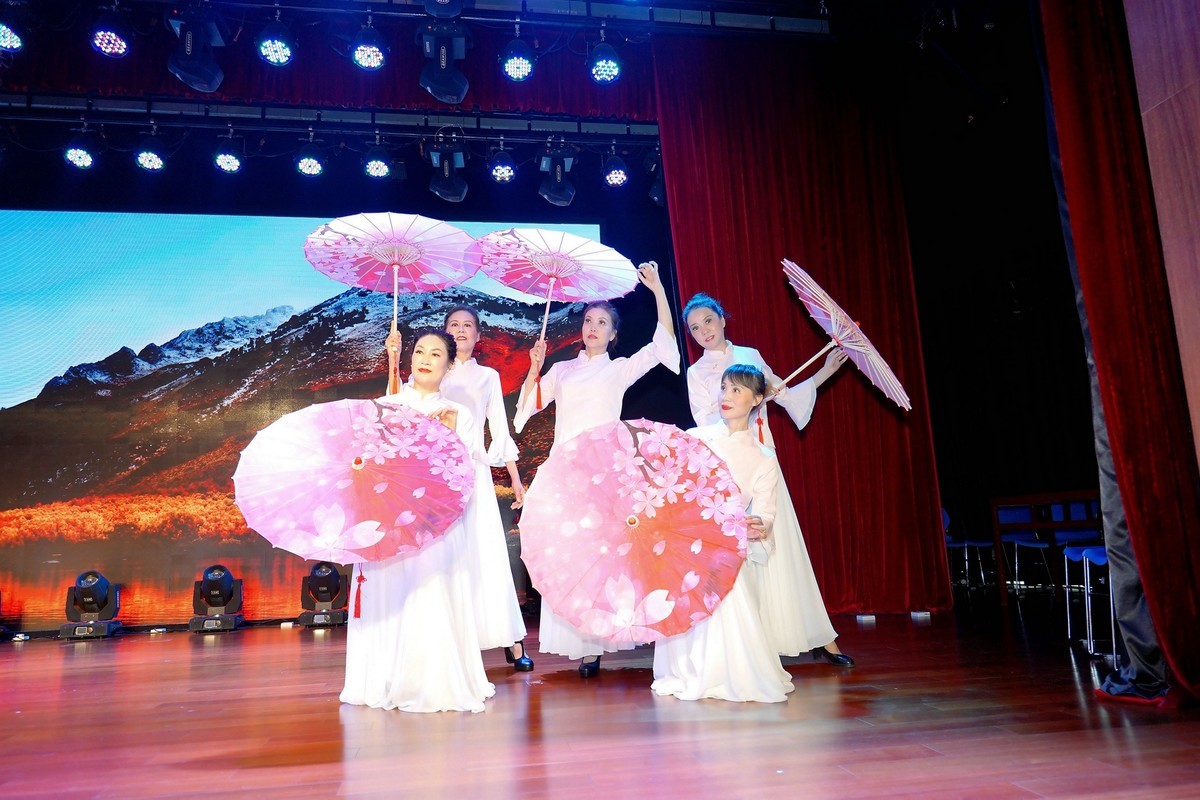 舞台剧照情景剧映山红