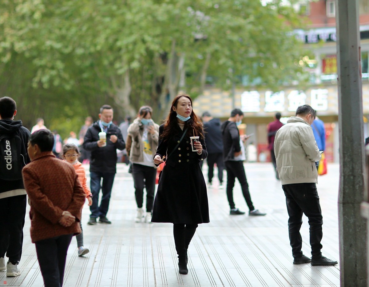 有些曰子没来看望寿星佬与成臣二版主了！