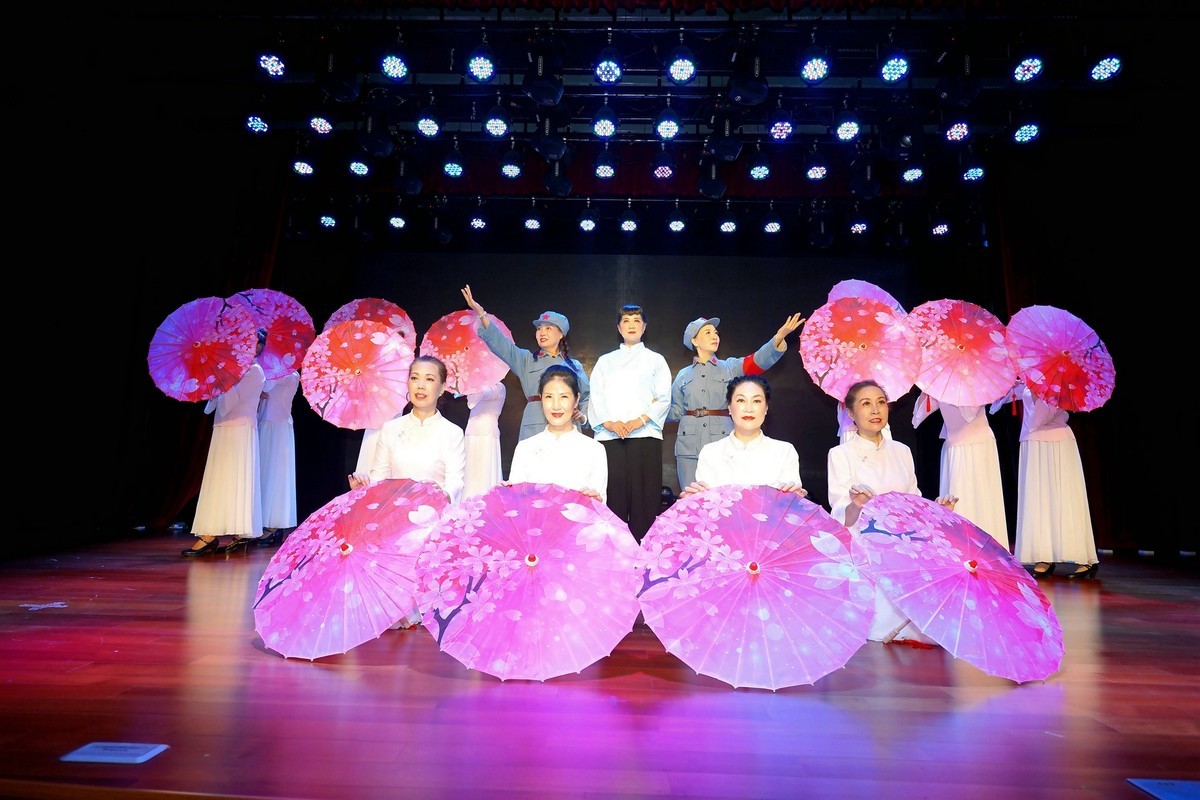 舞台剧照情景剧映山红