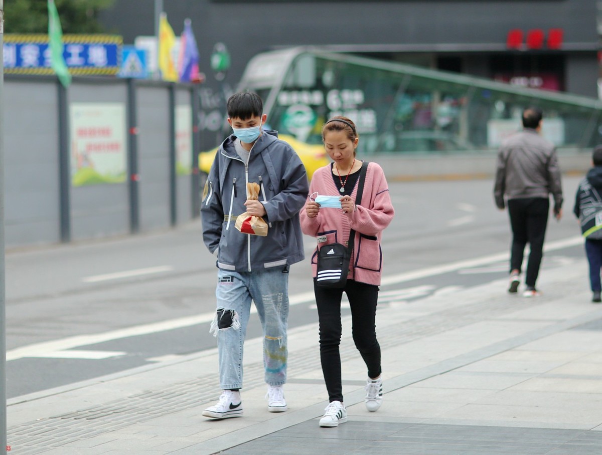 有些曰子没来看望寿星佬与成臣二版主了！