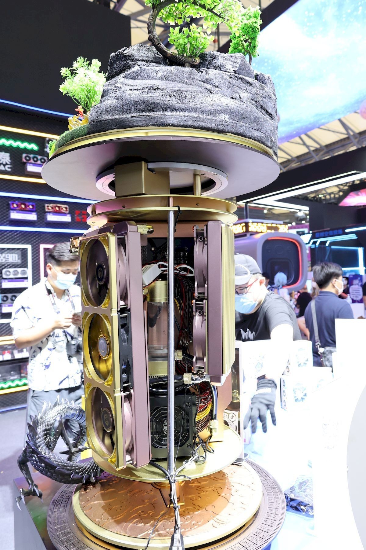 今年夏天年轻人扎堆的地方，非ChinaJoy莫属，作为当代青年，我自然不能放过这次机会，2021ChinaJoy展走起！