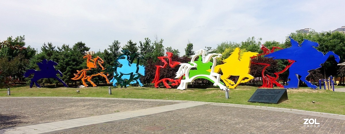 锡伯族广场主题雕塑《到达伊犁》