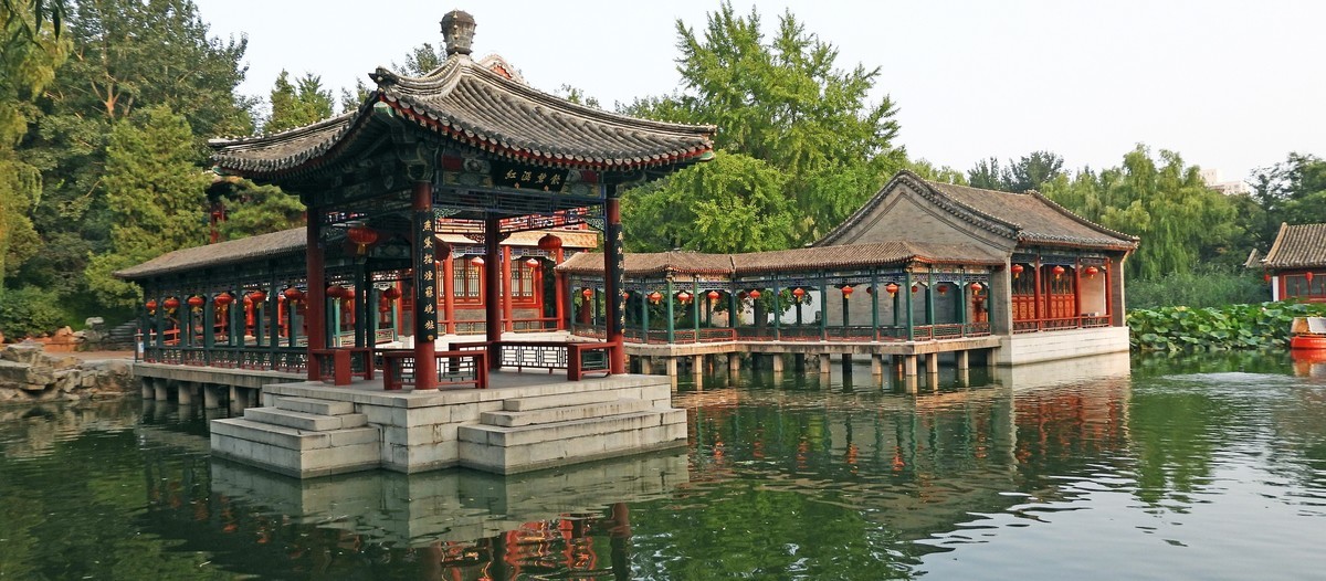 红楼美景梦犹在北京大观园公园夏景