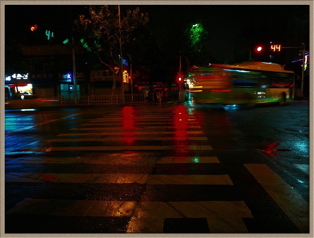 雨夜街景