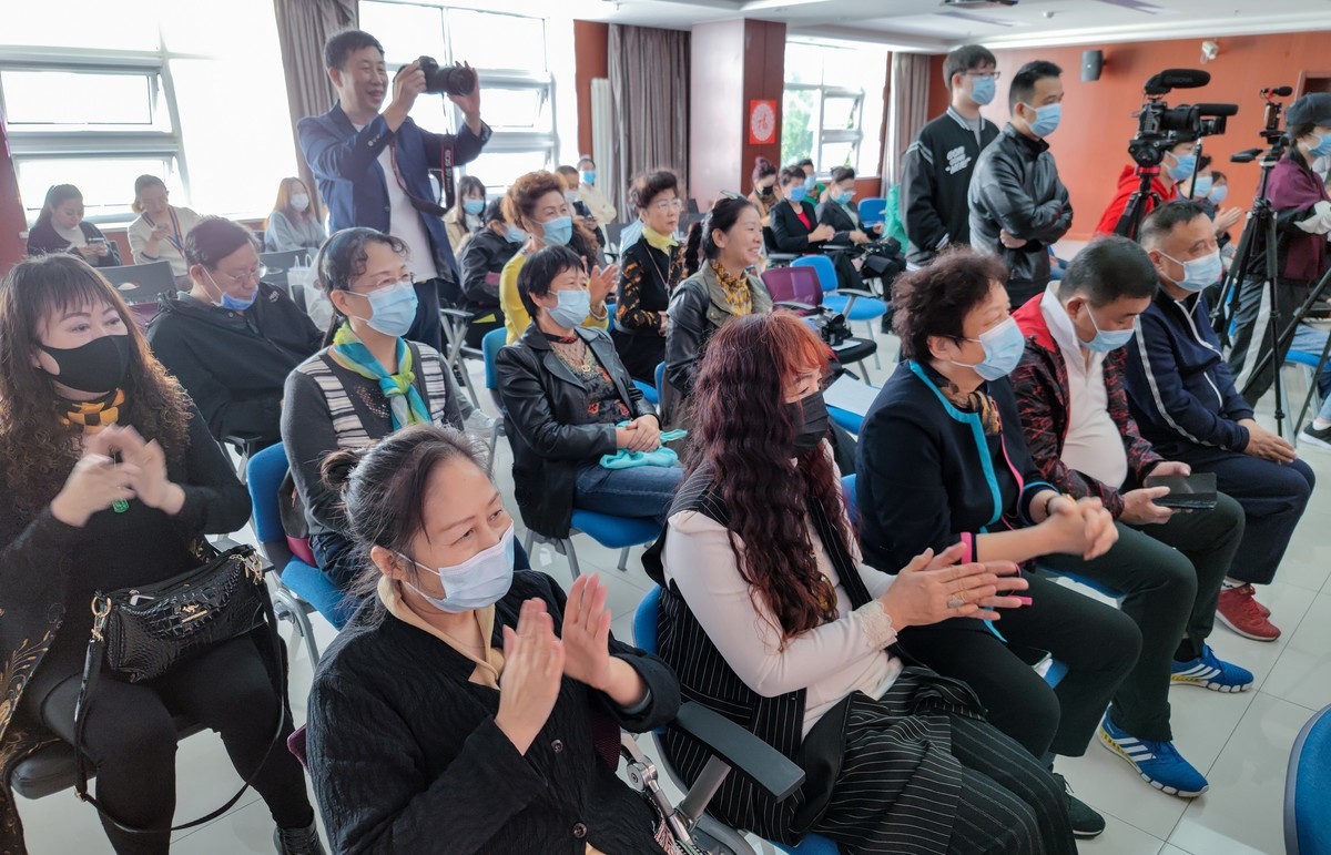 钟鼓楼相声会重阳节进社区