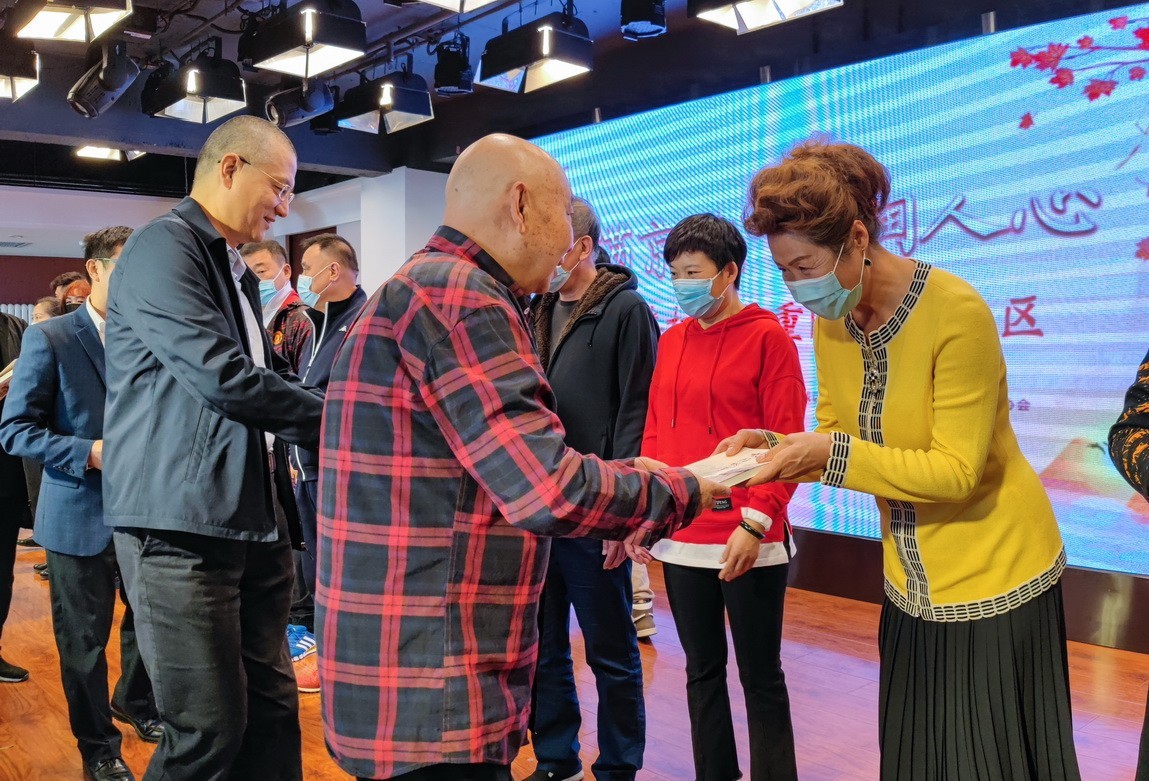 钟鼓楼相声会重阳节进社区