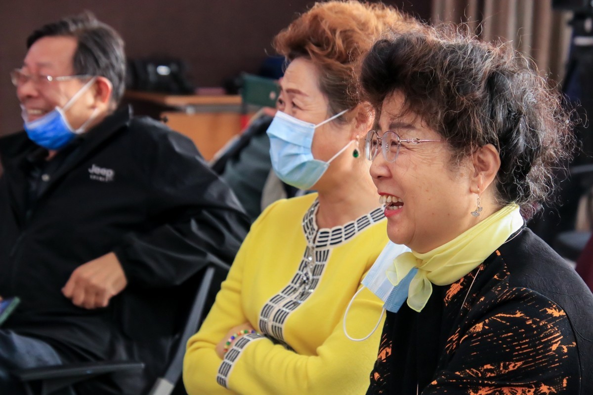 钟鼓楼相声会重阳节进社区