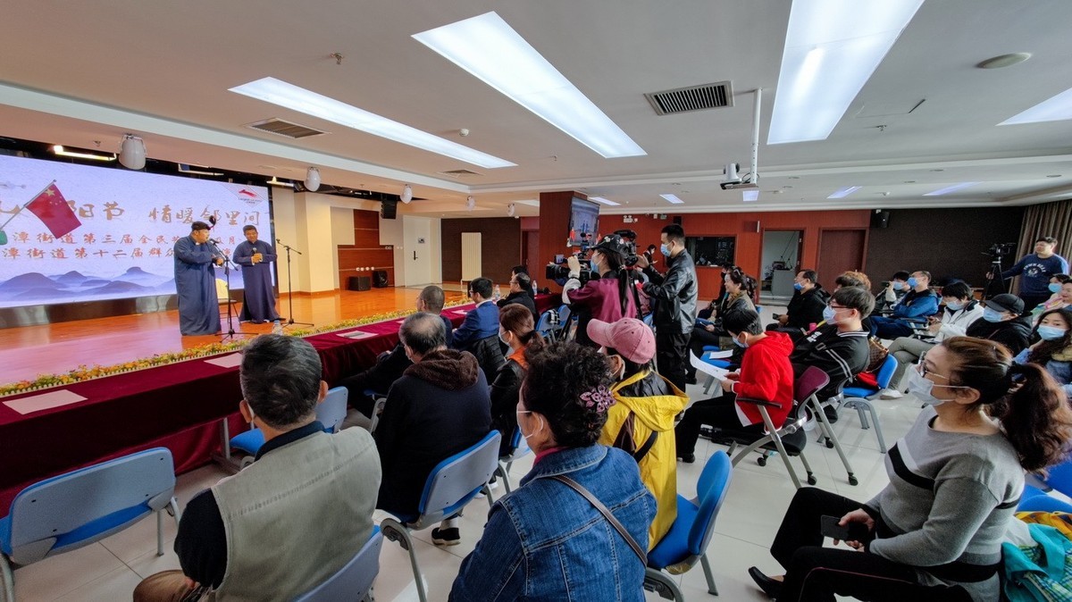 钟鼓楼相声会重阳节进社区